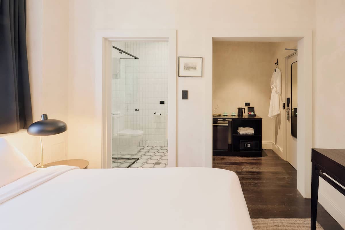 The Petite Plus | Minibar, in-room safe, iron/ironing board (on request), WiFi (free)