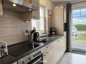 Kühlschrank, Mikrowelle, Ofen, Geschirrspüler