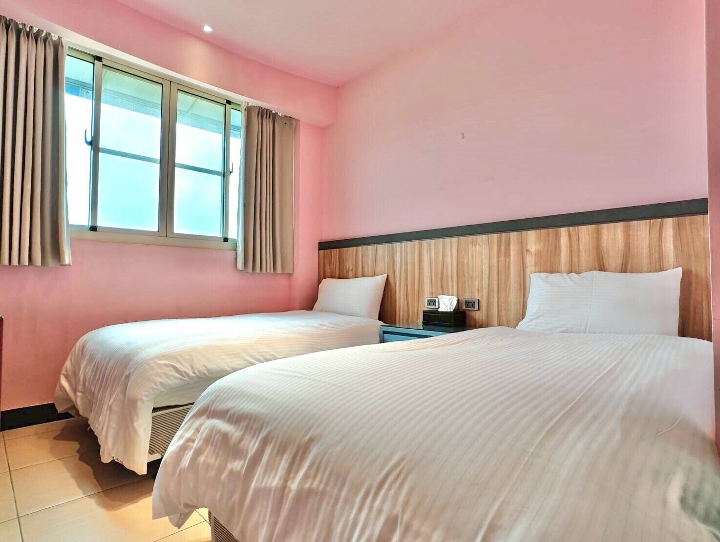 Comfort Twin Room, Courtyard View | Desk, laptop workspace, soundproofing, free WiFi