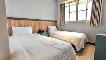 Comfort Twin Room, Courtyard View | Desk, laptop workspace, soundproofing, free WiFi