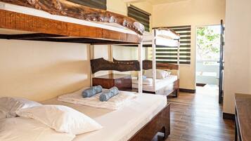 Villa Oscar | In-room safe, free wired internet, bed sheets