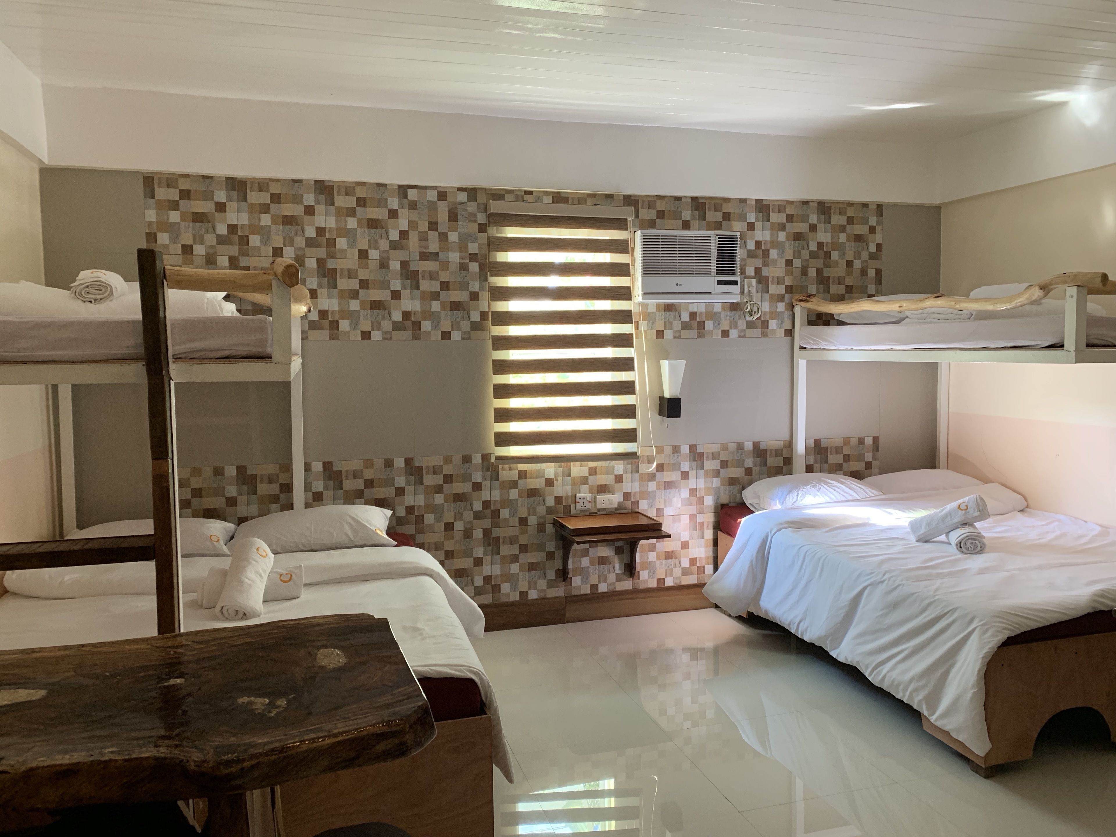 In-room safe, free wired internet, bed sheets