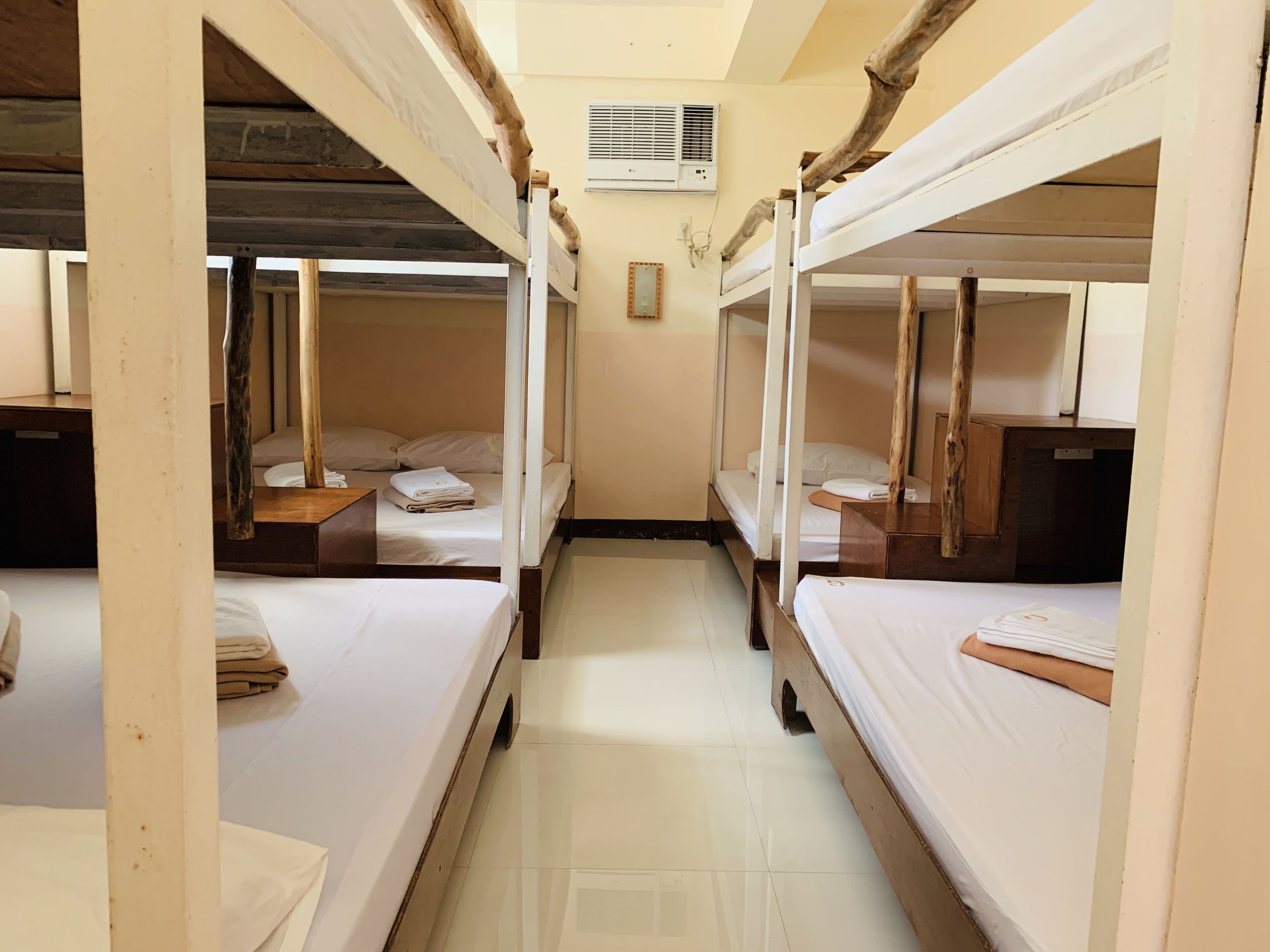 传统宿舍, 男女混合宿舍, 山腰 (Dormitorio 2 for 12 Pax) | 客房内保险箱、办  公桌、笔记本电脑工作区、免费高速有线上网