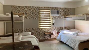 3 bedrooms, in-room safe, desk, laptop workspace