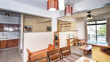 Studio Suite Premier, 1 kamar tidur, balkon, pemandangan pantai | Area keluarga | TV layar datar