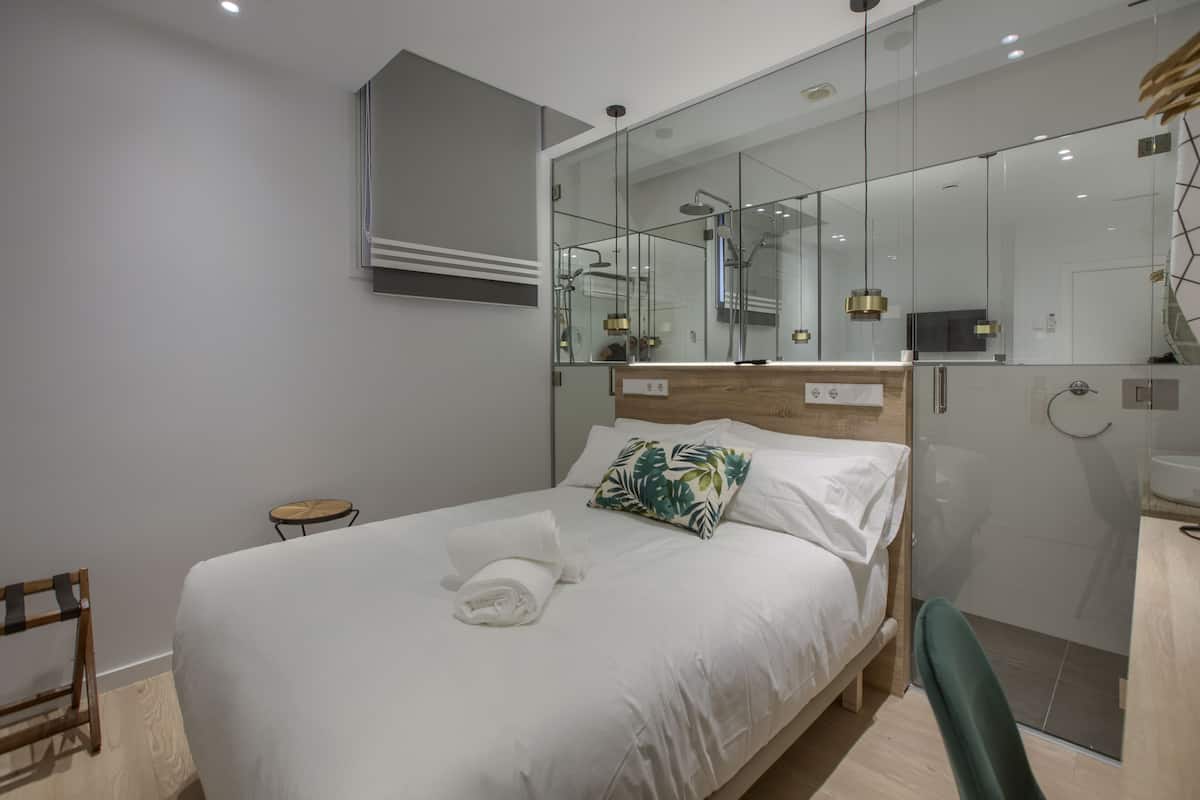 1 bedroom, premium bedding, individually furnished, desk