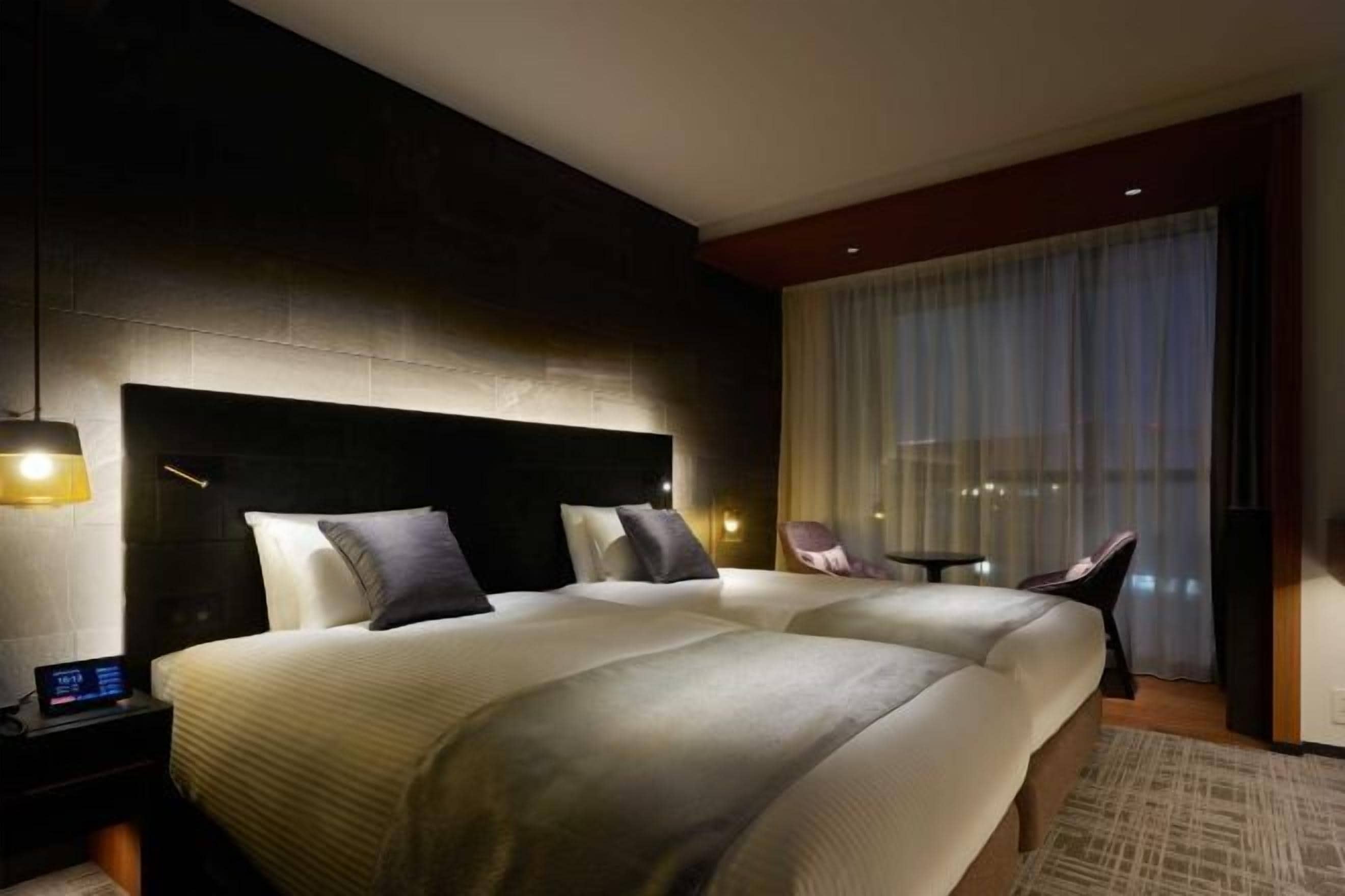 Caja de seguridad en la habitación y escritorio 