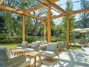 Daily buffet breakfast (JPY 3300 per person)