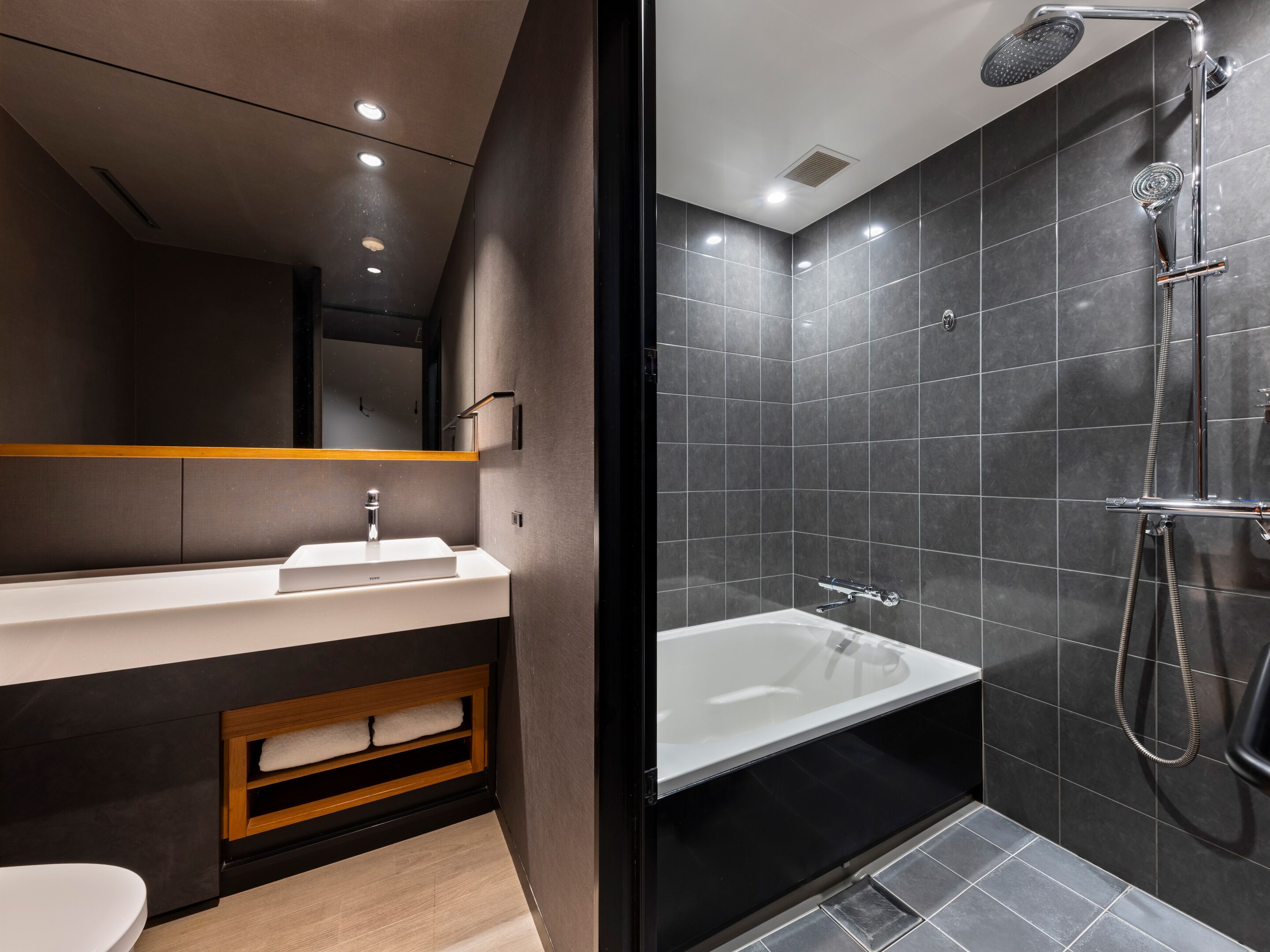 Separate tub and shower, deep soaking tub, free toiletries, hair dryer