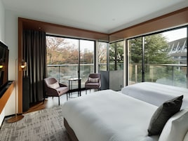Deluxe , 2 beds , with balcony, Non Smoking | In-room safe, desk, soundproofing, free WiFi