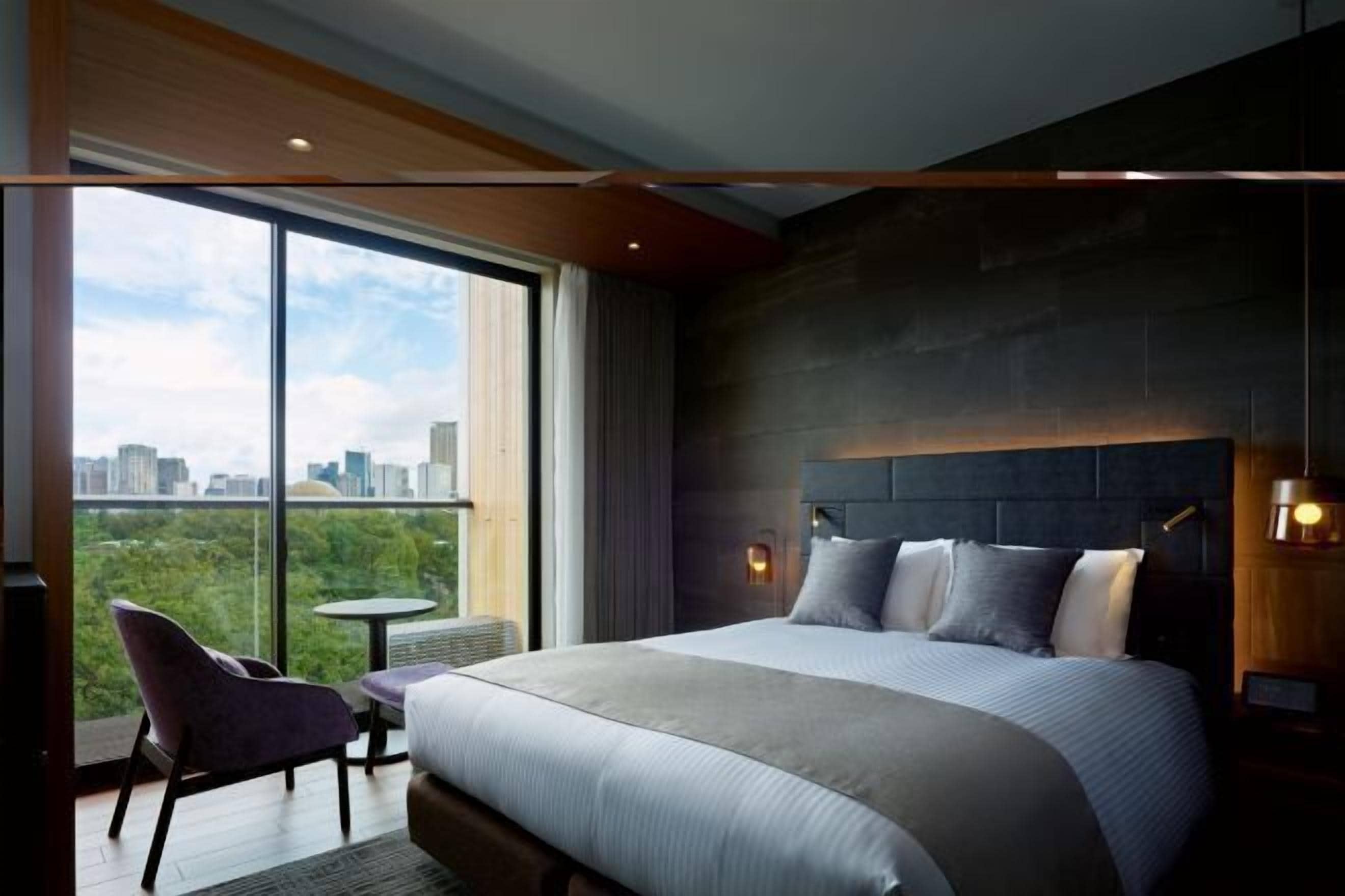 Caja de seguridad en la habitación y escritorio 