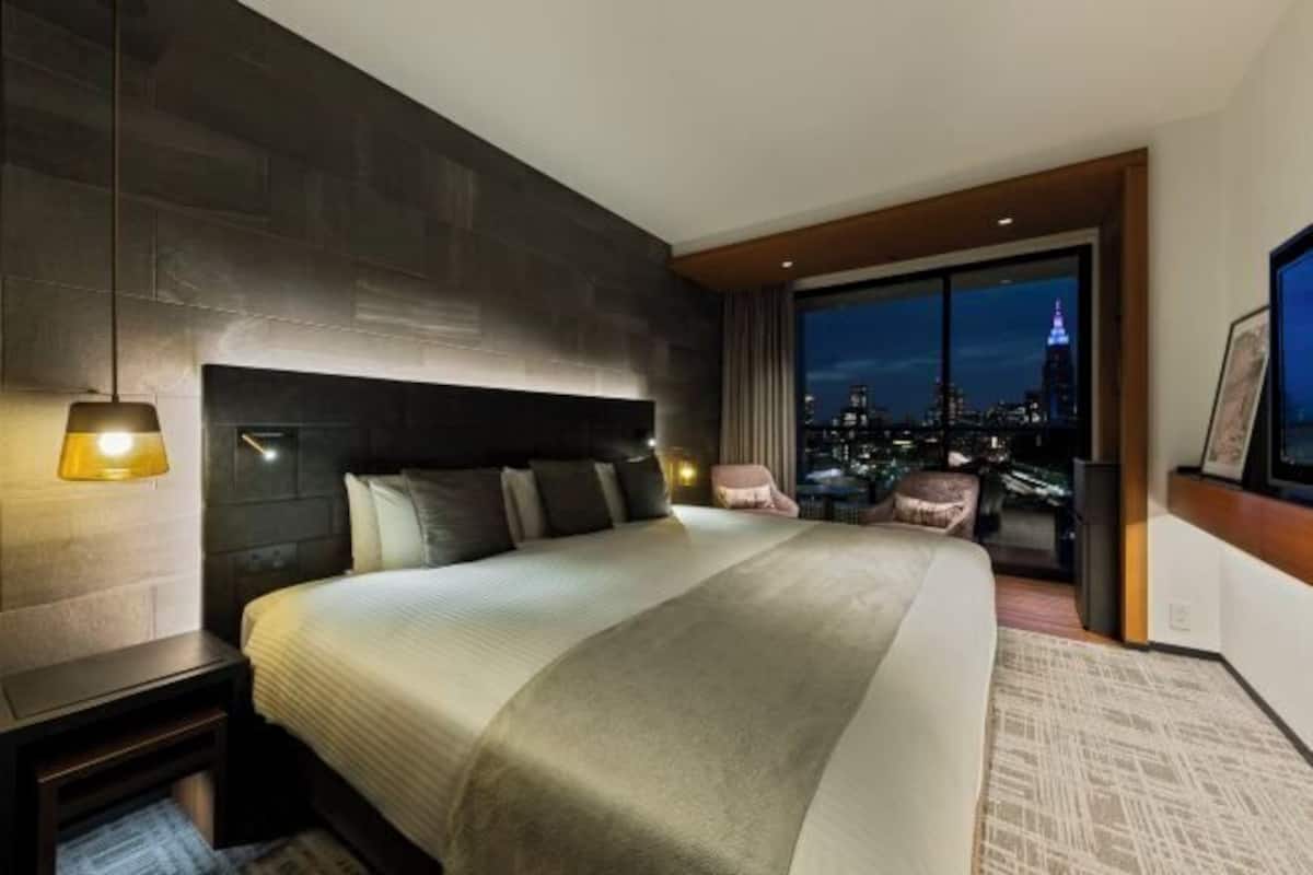 In-room safe, desk, soundproofing, free WiFi