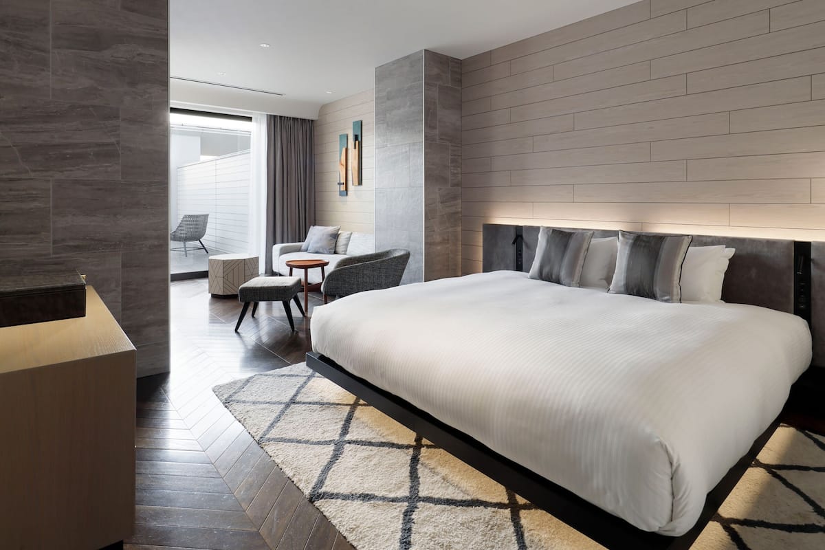 Junior Suite , 1 bed King , with balcony, Non Smoking | In-room safe, desk, soundproofing, free WiFi