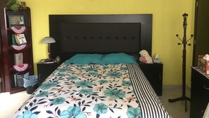Comfort-Doppelzimmer, 1 großes Einzelbett | Hochwertige Bettwaren, Zimmersafe, laptopgeeigneter Arbeitsplatz