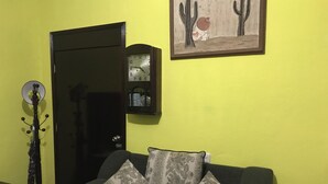 Comfort-Doppelzimmer, 1 großes Einzelbett | Hochwertige Bettwaren, Zimmersafe, laptopgeeigneter Arbeitsplatz