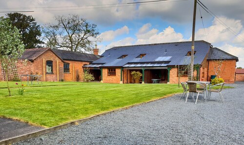Broad Iron Cottage - Peace and tranquillity in a beautifully converted barn