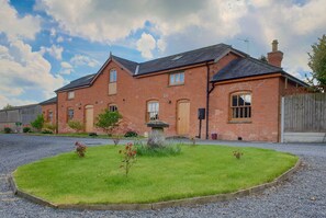 Exterior - Broad Iron Cottage - Peace and tranquillity in a beautifully converted barn (Worcester)