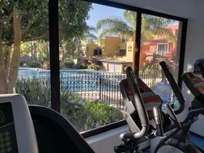 Exercise/lap pool