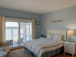 4 bedrooms, iron/ironing board, free WiFi, bed sheets - Circa 1870 Oceanfront Home in Brant Rock  - Commanding Views Of The Ocean (Marshfield)