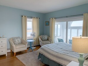 4 makuuhuonetta, silitysrauta/-lauta, ilmainen Wi-Fi, vuodevaatteet