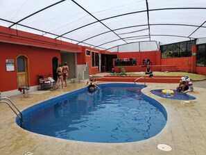 สระว่ายน้ำ