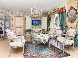 Unclassified image, 3 of 41, button