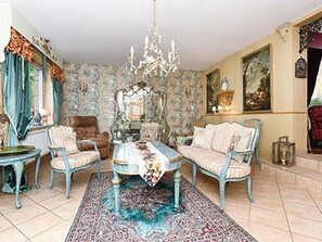 Unclassified image, 2 of 41, button