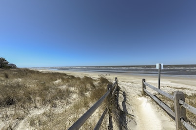 MERMAID COTTAGE - 3 MINUTE WALK TO BEACH - VERY CHARMING & CLEAN!