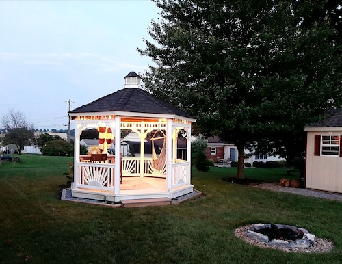 Small Home Paradise - close to Lancaster attractions