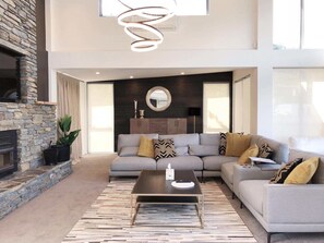 Luxury House, 4 Bedrooms, Lake View | Living room