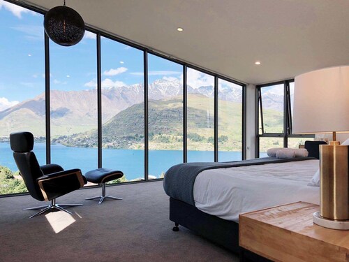 Luxury Lakeside Home - Remarkable View