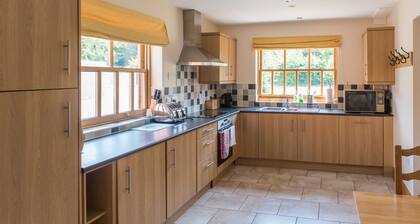 Varden House - Peace and tranquillity in a beautifully converted Victorian barn