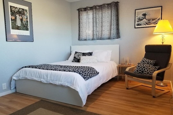 1 bedroom, in-room safe, iron/ironing board, free WiFi