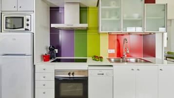 Fridge, microwave, dishwasher, coffee/tea maker