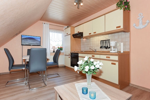 Fridge, oven, highchair