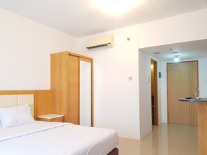 Deluxe Double Room | Free WiFi, bed sheets - Sun Apartment Semarang (Semarang)