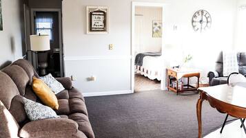 1 dormitori, un bressol de viatge, wifi gratuïta i roba de llit