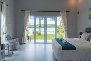 Bangalô luxo, 1 cama King, para não fumantes, vista para a praia | 1 quarto, cofres nos quartos, quartos à prova de som, Wi-Fi de cortesia