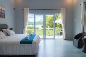 Bungalow – deluxe, 1 kingsize-seng, ikke-røyk, strandutsikt | 1 soverom, safe på rommet, lydisolert og wi-fi (inkludert)