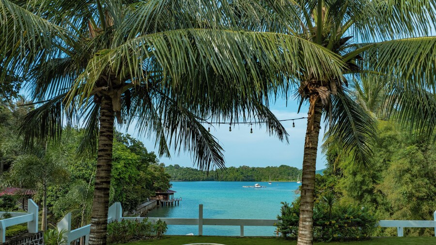 The Hawk's Nest Resort