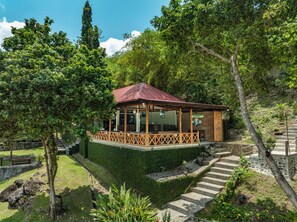 Breakfast, lunch and dinner served