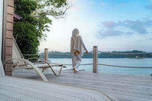 Terrace/patio - The Hawk's Nest Resort (Sabang)