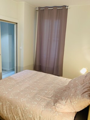 1 bedroom, soundproofing, iron/ironing board, free WiFi