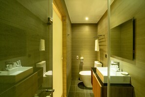 Standard Double Room, 1 Queen Bed | Bathroom shower - Hotel Bell (Taichung)