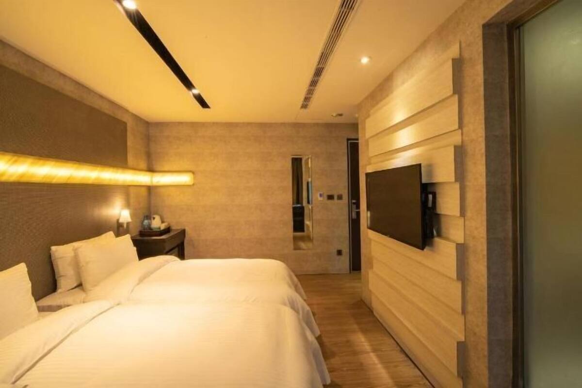 Minibar, desk, blackout drapes, soundproofing