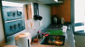 Microondas, horno, cafetera/tetera, tetera/pava eléctrica