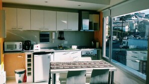 Microondas, horno, cafetera/tetera, tetera/pava eléctrica