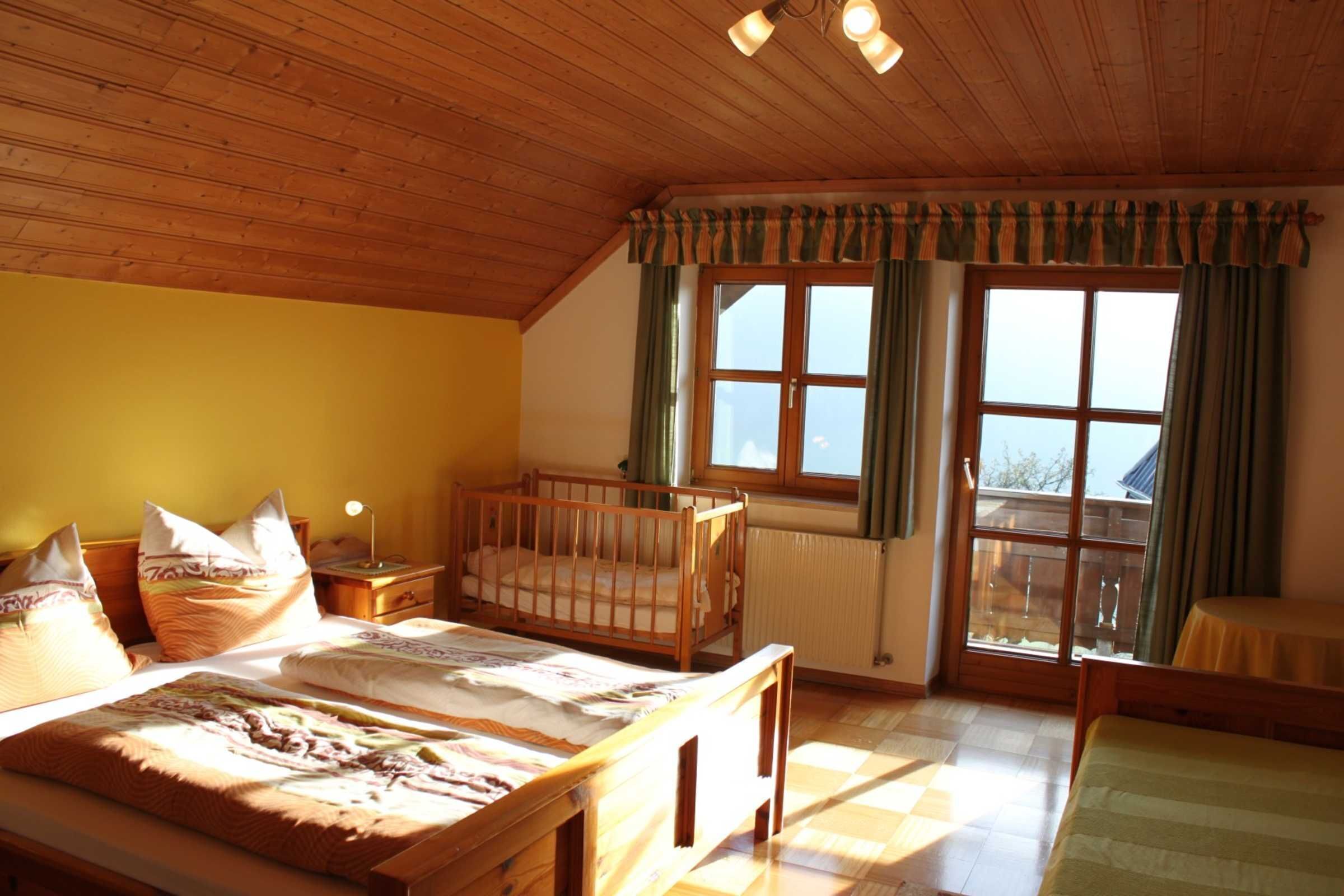 3 habitaciones, cuna de viaje, wifi y ropa de cama 