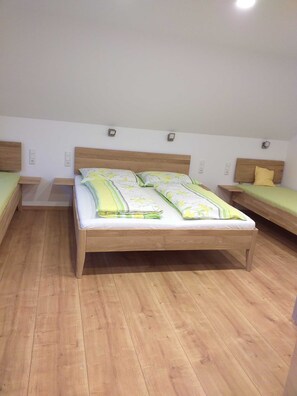 3 Schlafzimmer, Reisekinderbett, WLAN, Bettwäsche