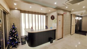 Reception - Dotonbori Shinsaibashi Hotel (Osaka)